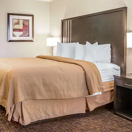 Quality Inn & Suites Woodland - Sacramento Airport-3