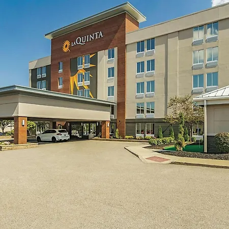 La Quinta Inn & Suites By Wyndham Cleveland Airport West-2