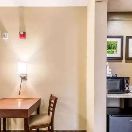 Comfort Inn & Suites Heath - Newark South-2
