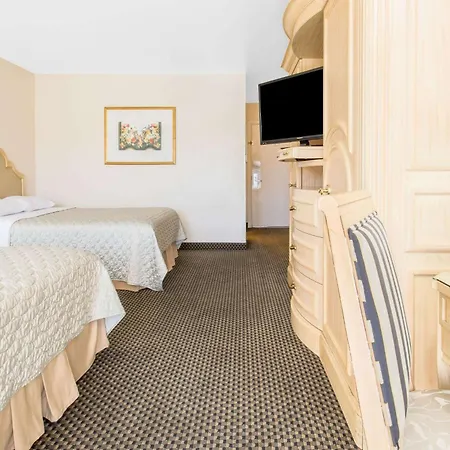 Days Inn By Wyndham Modesto-3