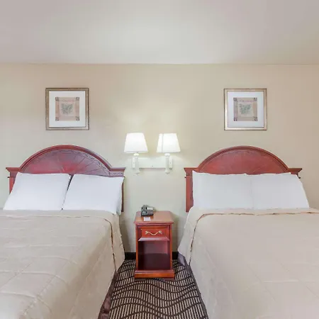 Travelodge By Wyndham Victorville-3