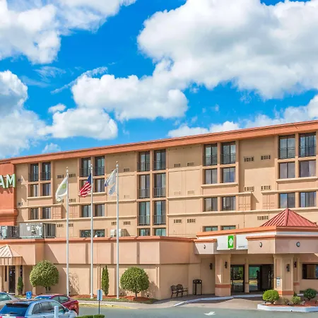 Wyndham Garden Hotel Newark Airport-2