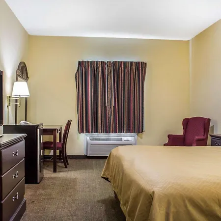 Econo Lodge & Suites Airport North Syracuse-3