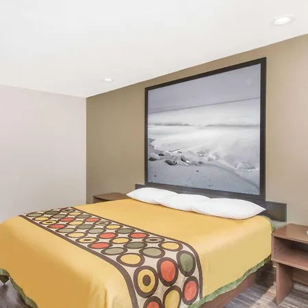 Super 8 By Wyndham National City Chula Vista-3