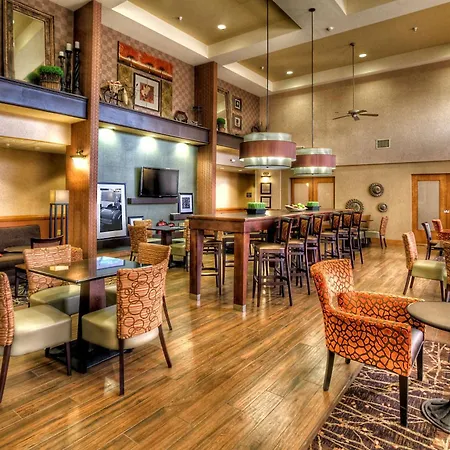 Hampton Inn & Suites Kalamazoo-Oshtemo-3