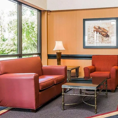 Quality Inn Auburn Hills - Detroit North-2