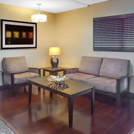 Days Inn By Wyndham Le Roy/Bloomington Southeast-2