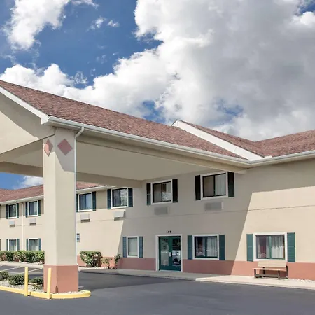 Super 8 By Wyndham Three Rivers-3