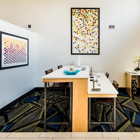 Holiday Inn Express & Suites Charlotte Arpt-Belmont By Ihg-3