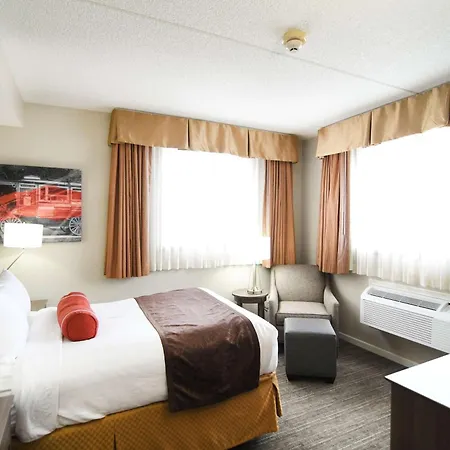 Best Western Plus Sandusky Hotel & Suites-3