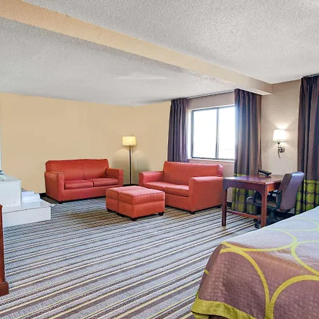 Super 8 By Wyndham Roseville/Detroit Area-3