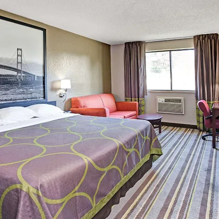 Super 8 By Wyndham Roseville/Detroit Area-2
