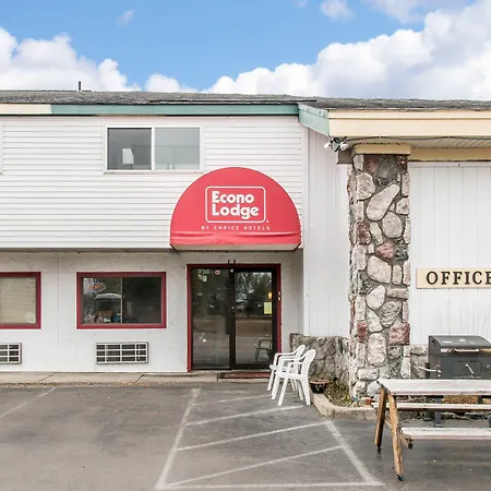 Super 8 By Wyndham Petoskey-2