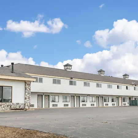 Super 8 By Wyndham Petoskey-3