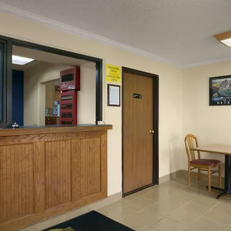 Super 8 By Wyndham Saginaw-2