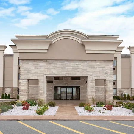 Wingate By Wyndham Detroit Metro Airport-3