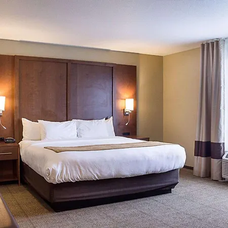 Comfort Suites Minot South-3