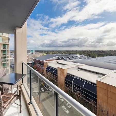 Oaks Adelaide Horizons Suites-2