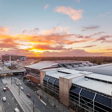 Oaks Adelaide Horizons Suites-2