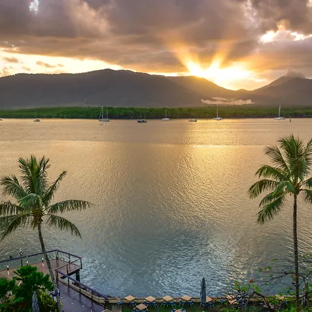 Hilton Cairns-3