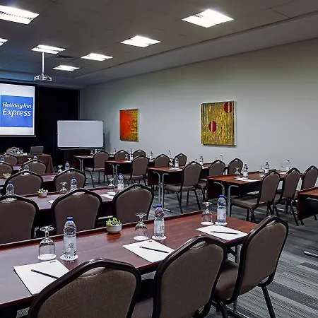 Holiday Inn Express Dubai Internet City By Ihg-2