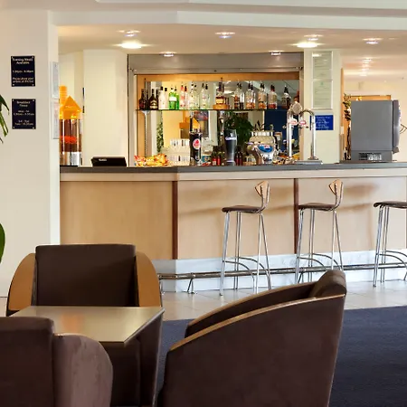 Holiday Inn Express Cardiff Airport, An Ihg Hotel-2