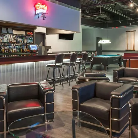 Super 8 By Wyndham Edmonton/West-3