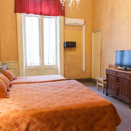 Hotel Reina-3