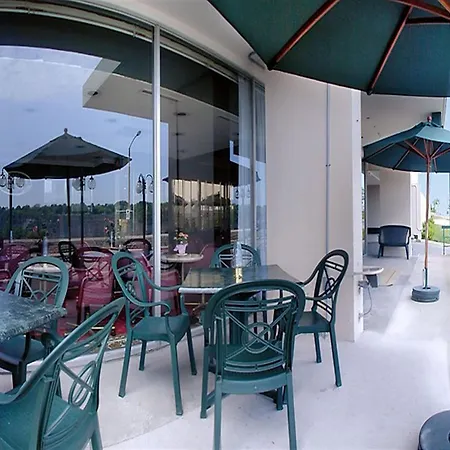 Travelodge By Wyndham Niagara Falls Fallsview-2