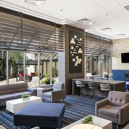 Best Western Premier Calgary Plaza Hotel & Conference Centre-3