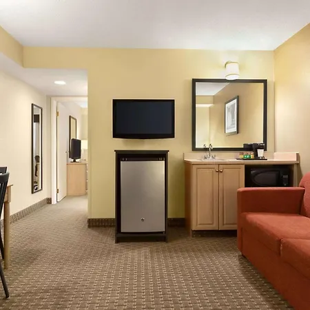 Travelodge Suites By Wyndham Moncton-2