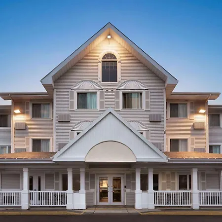 Travelodge Suites By Wyndham Moncton-3