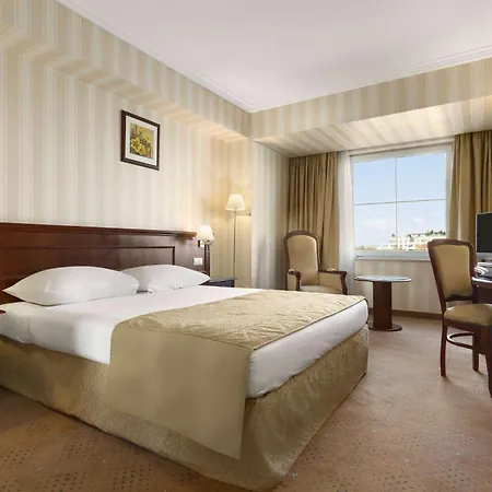 Ramada Hotel & Suites By Wyndham Bucharest North-3