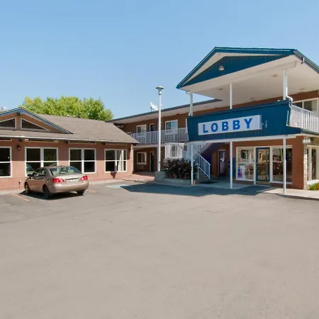 Travelodge By Wyndham Kamloops-2