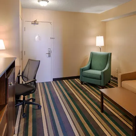Best Western Plus Winnipeg Airport Hotel-2
