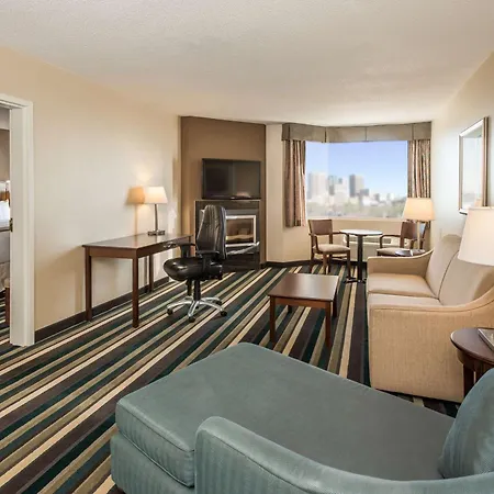 Best Western Plus Winnipeg Airport Hotel-2