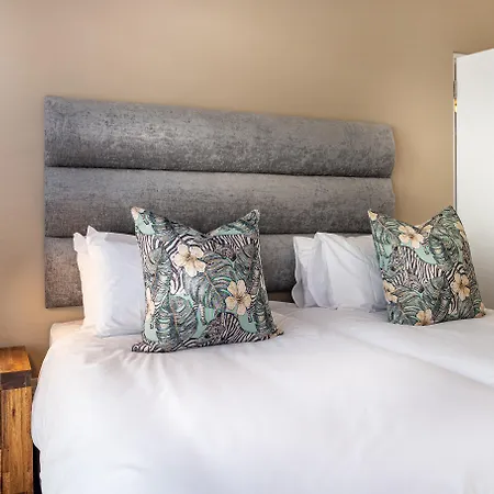 Antrim Villa By Totalstay-2
