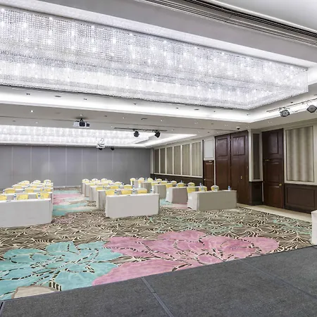 Chatrium Hotel Royal Lake Yangon-3
