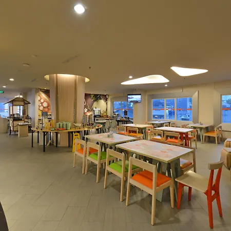 Harris Hotel & Conventions Ciumbuleuit Bandung-3