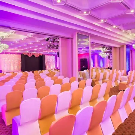 Crowne Plaza Chennai Adyar Park-3