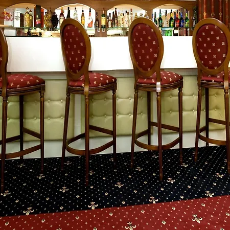 Manhattan Hotel & Restaurant-2