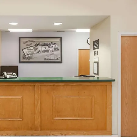 Super 8 By Wyndham Huntington-3