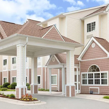 Microtel Inn & Suites By Wyndham University Medical Park-3