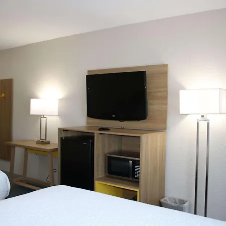 Days Inn By Wyndham Waco University Area-2
