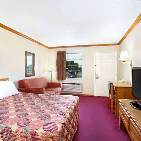 Days Inn By Wyndham Auburn-2