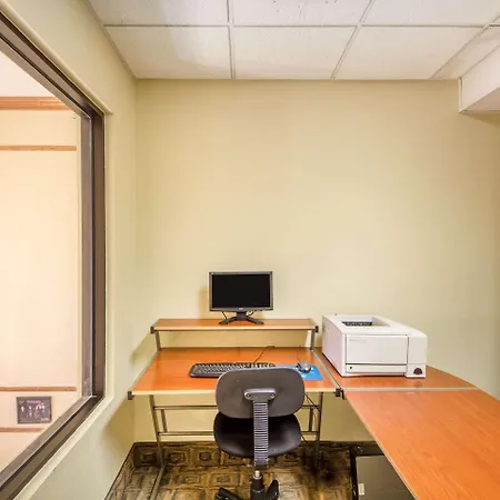 Quality Inn & Suites Midamerica Industrial Park Area-2