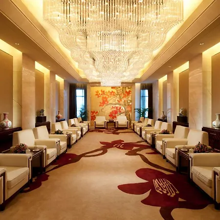 Hilton Guangzhou Baiyun-Canton Fair Free Shuttle Bus Service And Free Registration-3