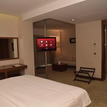 Crowne Plaza Istanbul Harbiye By Ihg-3