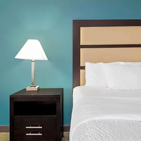 La Quinta Inn & Suites By Wyndham Durant-3