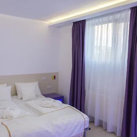 Hotel Christina Plus-3